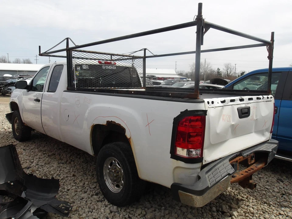 Brazo de control superior delantero usado se adapta a: camioneta GMC Sierra 2500 2010 delantera Foto 3 de 4