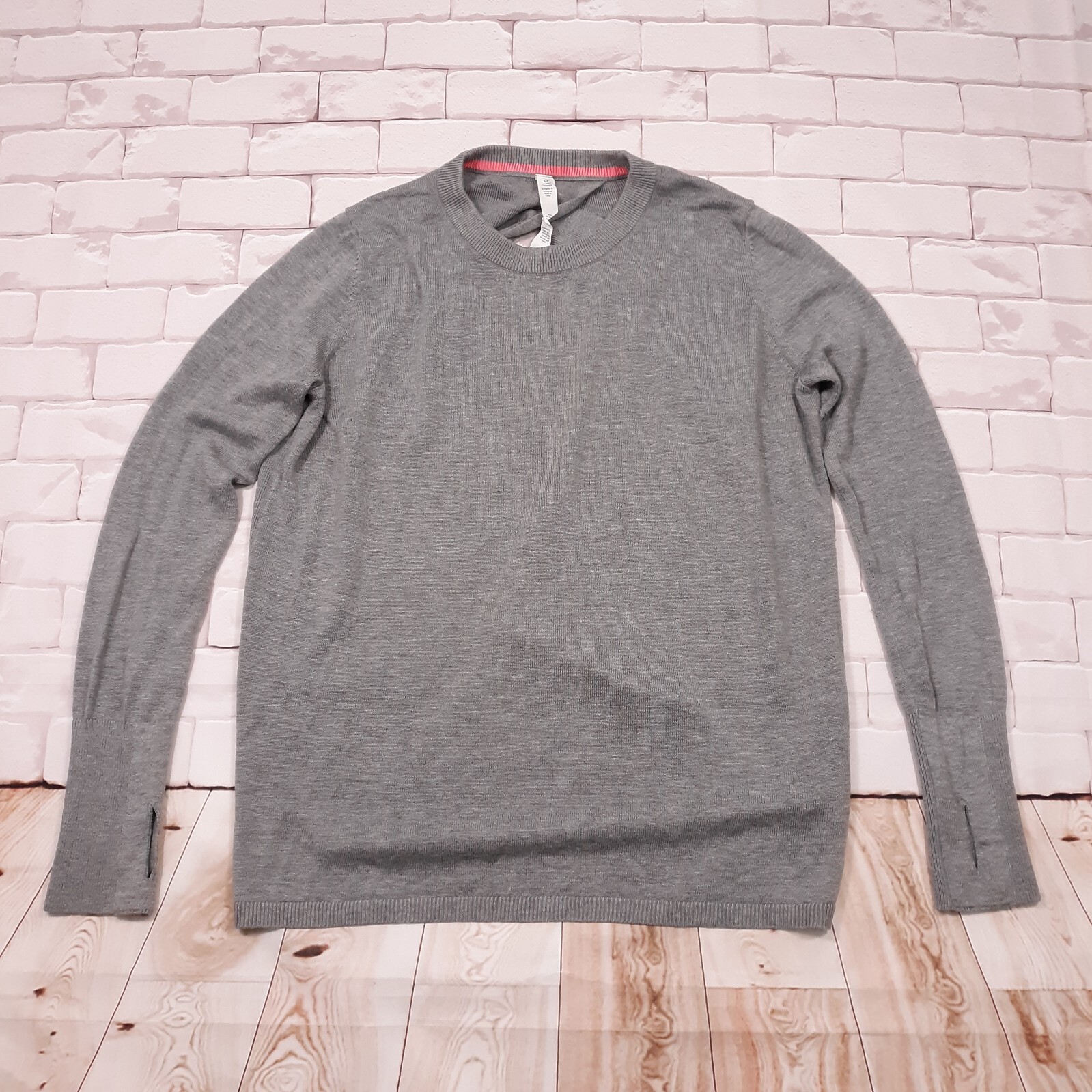 Lululemon Sweater Womens Size 8 Cashmere Blend Gray Open Back Thumbholes