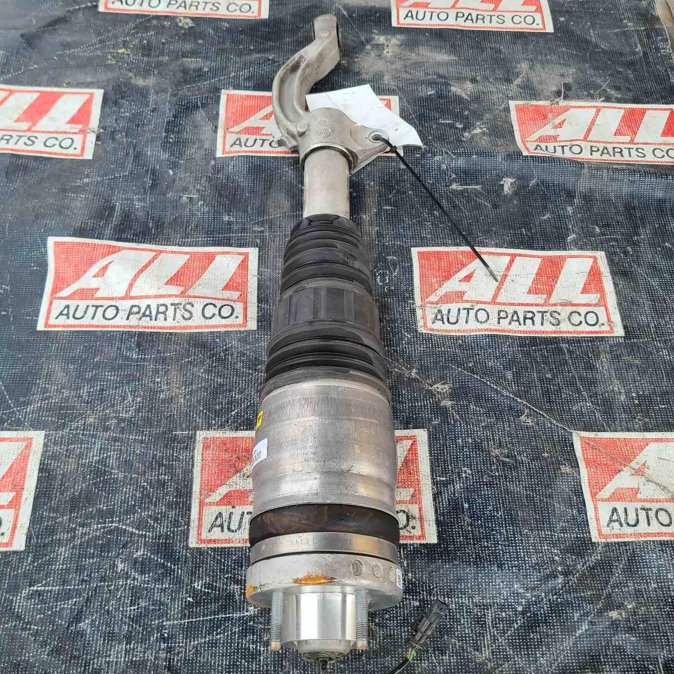 19 MASERATI LEVANTE Strut Assembly Right passenger front levanti