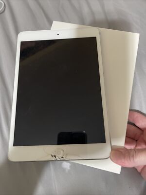Apple iPad Mini 2nd Gen 7.9in 32GB Wi-Fi / ME280LL/A Silver **Cracked (Drew)