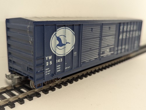Roundhouse Spur HO 50' FMC DD Box Car Boxcar 25143 Yreka Western 3647 | Condition: Used