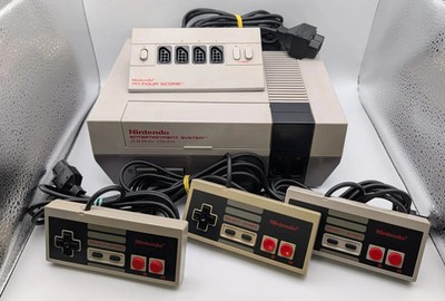Nintendo Entertainment System NES Konsole - 3x Controller - Four Score - Kabel