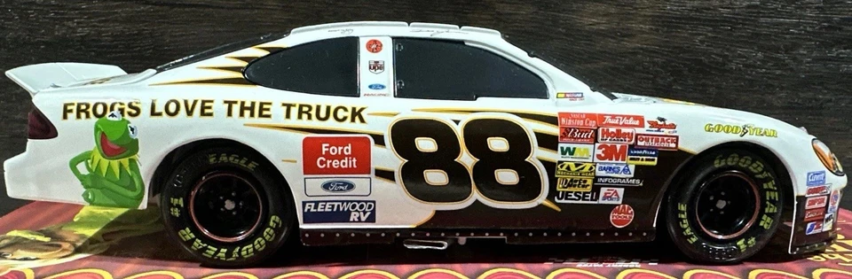 Ford Taurus Muppets Show 2002 Dale Jarrett #88 acción NASCAR diecast 1/24 Foto 4 de 4