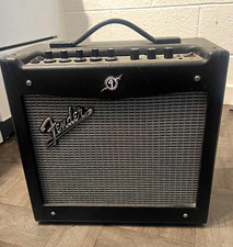 Fender Mustang I 20W Modeling Combo Guitar Amp, 1-Channel Practice