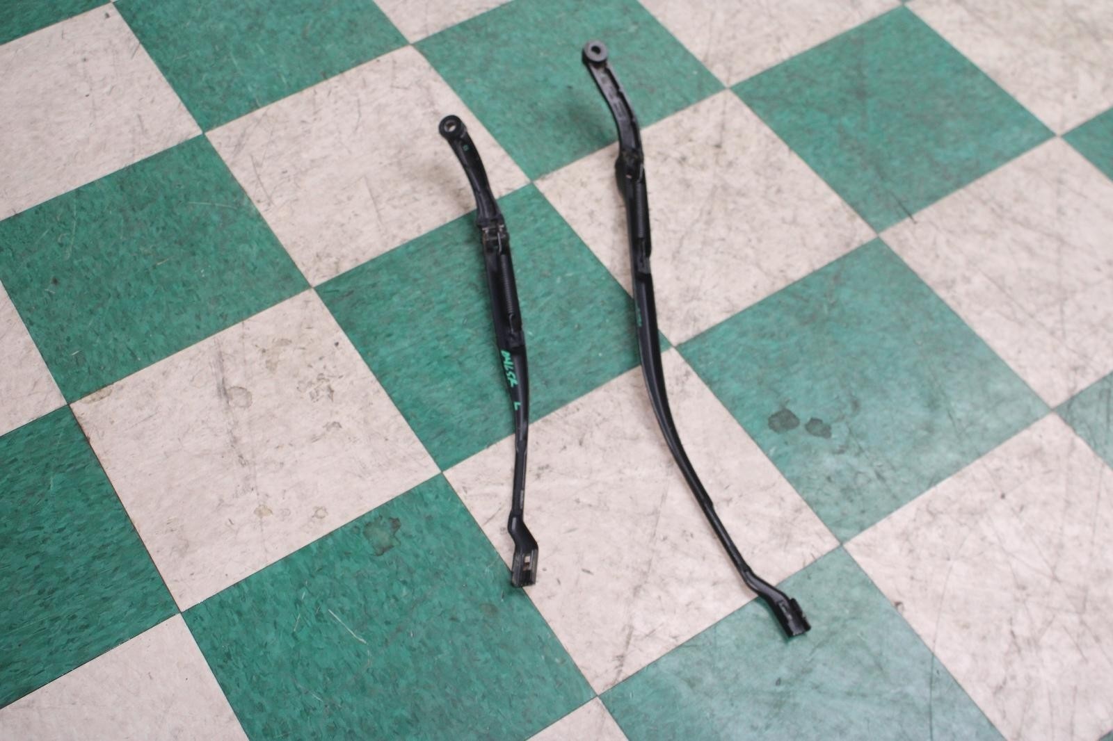 14-21QUATTROPORTE Front End Windshield Wiper Arm Pair 2x Unit OEM Factory OE WTY