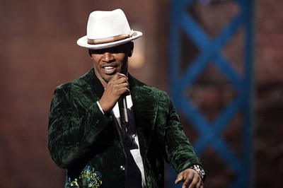 Jamie Foxx performs Slow Jamz at 32nd American Music Awards Show a- Old Photo 1