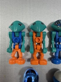 Lego Life On Mars Minifigure Lot of 8 Aliens Martian Astronaut 7315 7316 7313