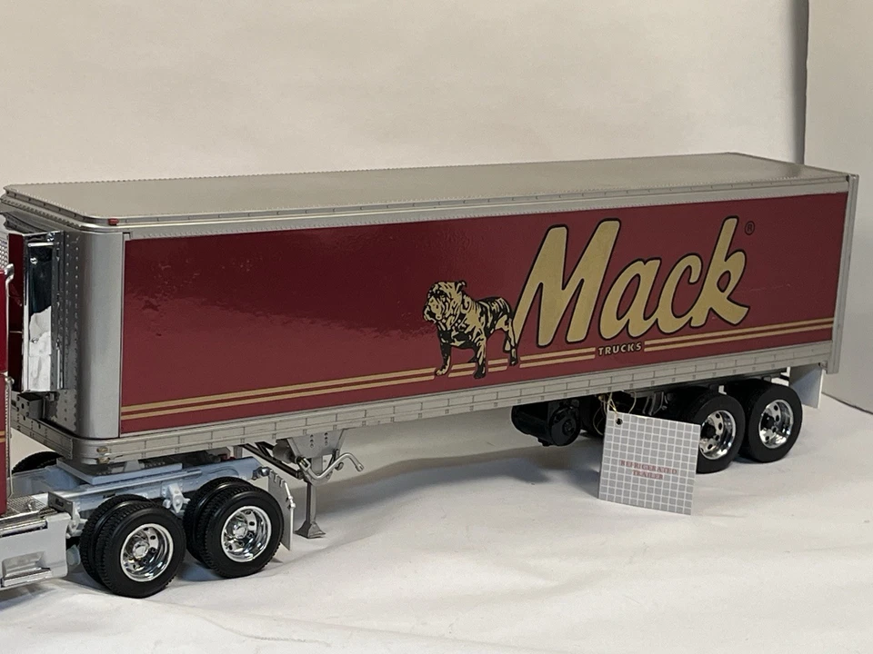 Camión y remolque refrigerado Franklin Mint, 1993 Mack E9-500, rojo escala 1:32 Foto 3 de 4