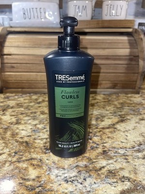 TRESemme Flawless Curls Hydrate Leave-In Curl Combing Cream Nourishes 10.2oz