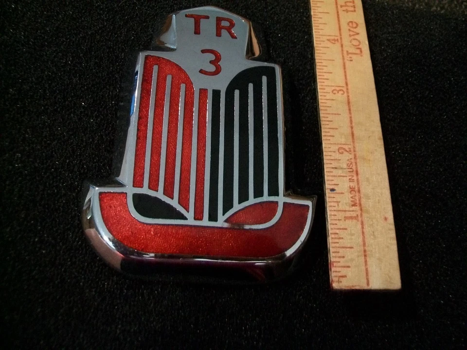 EMBLEMA EMBLEMA GRADE RADIADOR TRIUMPH TR3 - Imagem 2 de 4