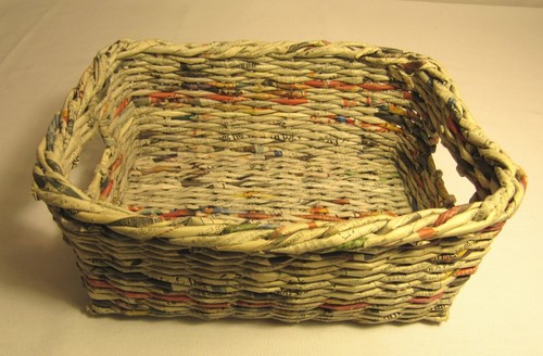Cesta Hecha de Periódicos Chinos con Asas Integradas, 12"L x 9"W x 5"H - Imagen 2 de 8