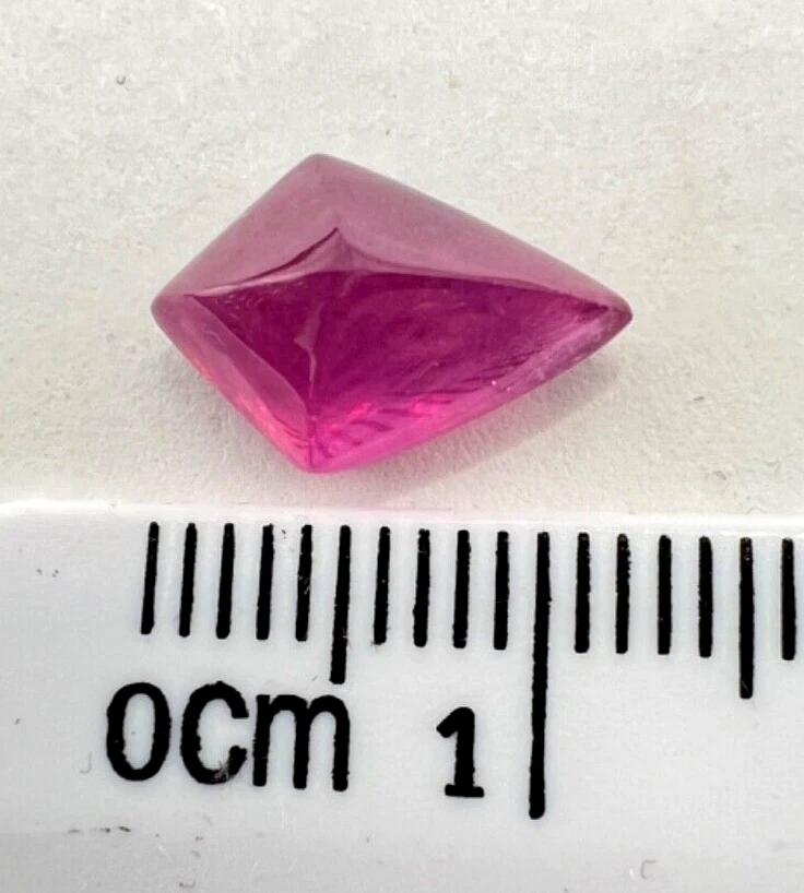 3.86 Carat Kite Shape Madagaskar Ruby Cabochon, Loose Stone - Image 2 of 4