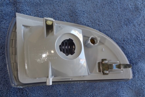 NOS NEW OEM GM 91-96 Caprice & Roadmaster RH Turn Signal Marker Lamp Light Lens - Picture 7 of 8