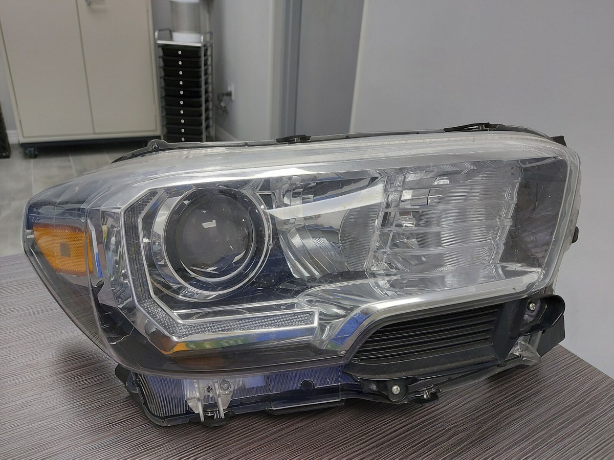 2016-2019 TOYOTA TACOMA W/LED DRL RIGHT OEM HEADLIGHT 8111004270