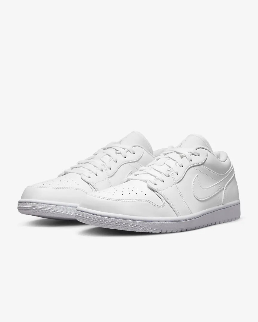 Nike Air Jordan 1 Low ホワイト　新品未使用 Nike Air Jordan Retro 1 Low All Triple White 2022 553558-136 Size