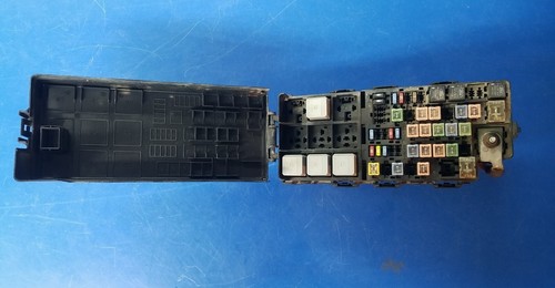 2005-2007 Mercury Montego Engine Fuse Box Relay Compartment USED. 7154-3176 - Picture 3 of 11