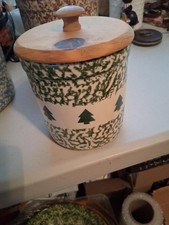 Spongeware Christmas tree Gerald E Henn Workshops 1 quart Crock with Wooden Lid