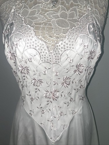 Victoria’s Secret 70’s Damen M elfenbein Perlen romantisch langes Satin Nachthemd Tropfen - Bild 2 von 12