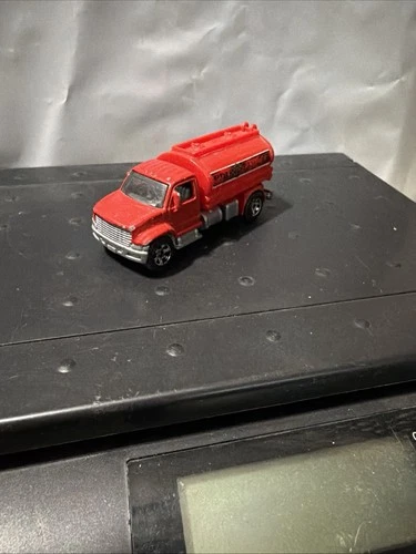 Matchbox MB695 2006 Utility Truck Fire Tanker Unit 695 Red