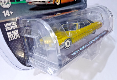 1:64 CALIFORNIA LOWRIDERS 1971 CADILLAC SEDAN DEVILLE SERIES 7 FACTORY SEALED!!!