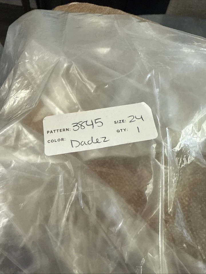 D.V. Almohada Kap Home 24" con inserto de plumón Foto 2 de 4