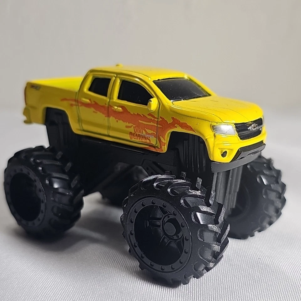 Maisto Chevrolet Colorado Z71 Monster Jam Mud Truck Dirt Demons 1:64 Diecast - Image 2 of 4
