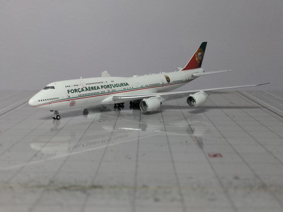 1:400 JC CUSTOM PORTUGUESE AIR FORCE B747-8 - Image 2 of 4