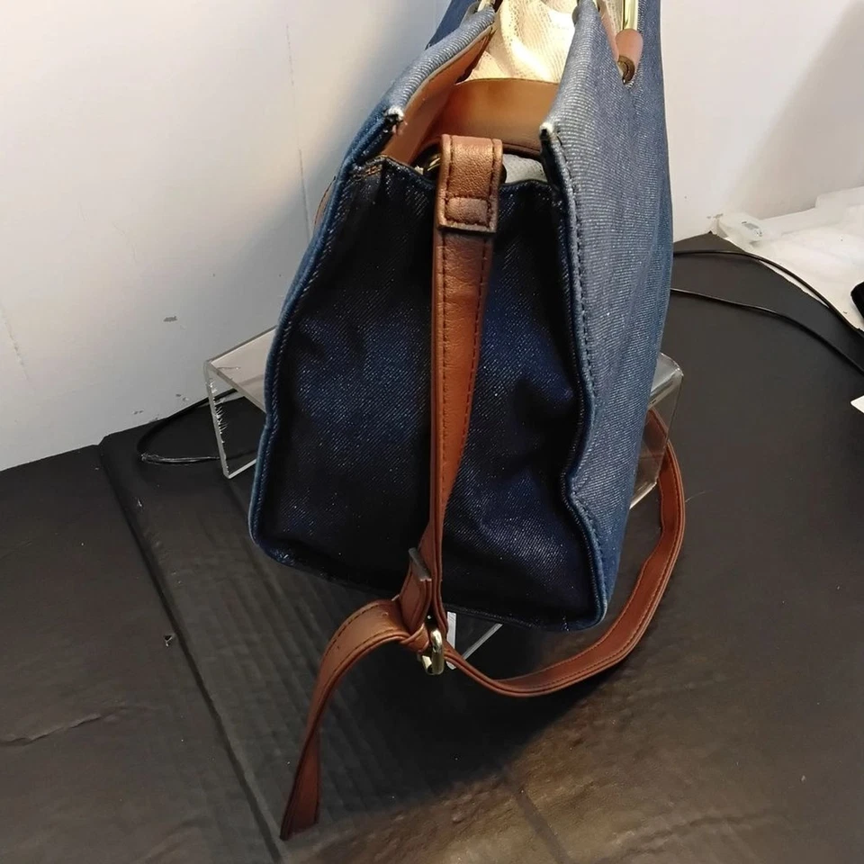 Bolso de Hombro Liz Claiborne Denim Azul Marino y Marrón con Anillo Dorado Foto 2 de 4