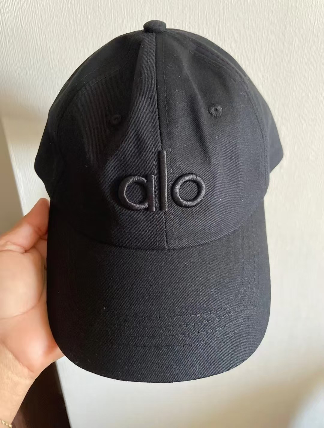 ALO YOGA Off-Duty Hat Adjustable Baseball Cap Unisex White & Black