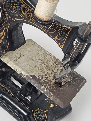 ANTIQUE CASIGE MODEL #3 TOY SEWING MACHINE MADE IN GERMANY MINIATURE - Picture 11 of 23