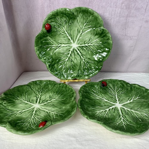 Pier 1 Cabbage Ladybug Majollica Salad Plates Green 8.75” dia Green NOS