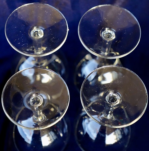 4 Wine Glasses 250ml each 14cm high 8 cm diameter - Picture 2 of 3