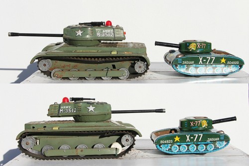 Vintage Set of Two Tin Toys: Large Tank Army M-3512 and Jaguar X-77 Tank, Japan - Picture 3 of 12