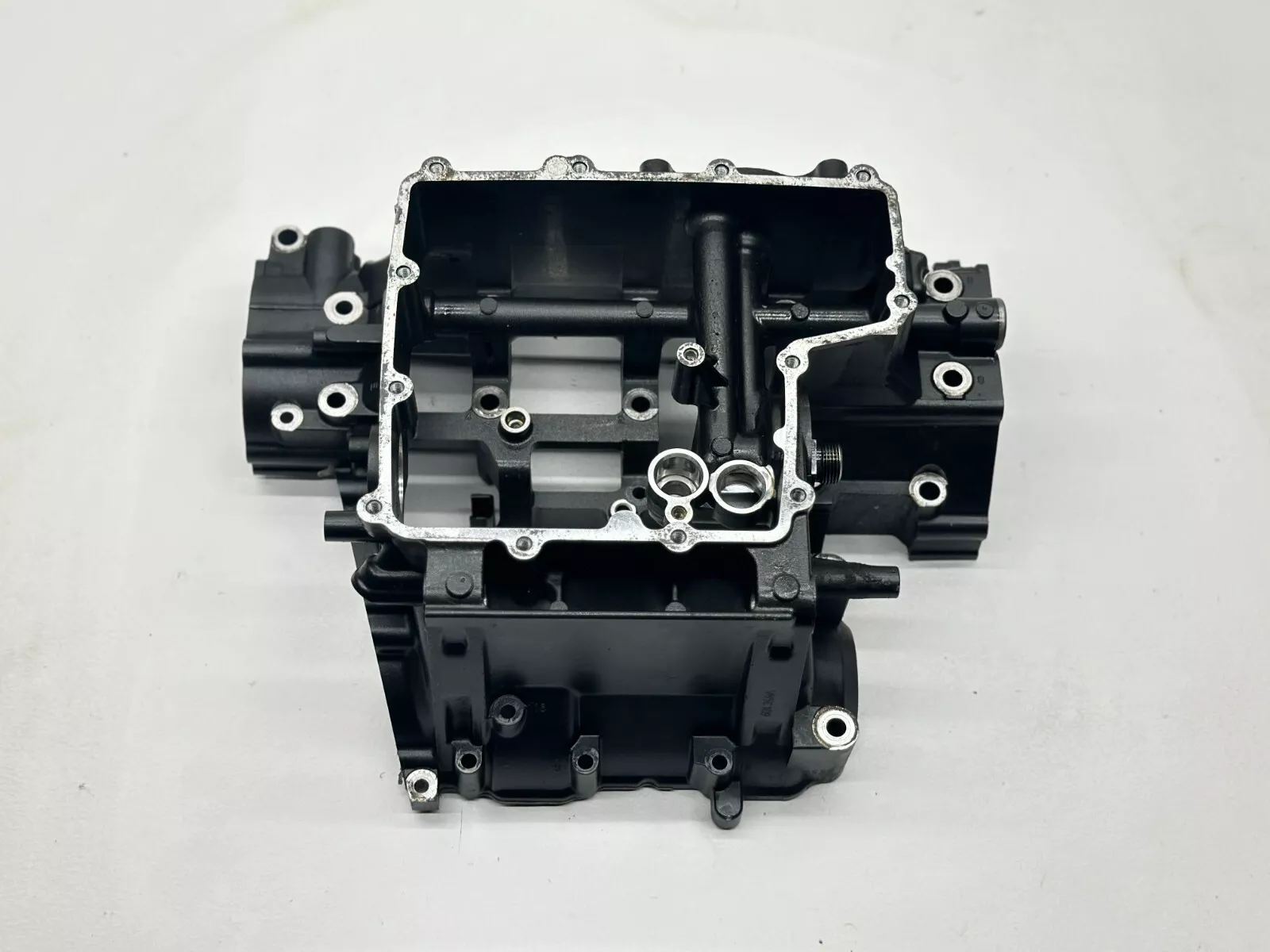2008-2016 Yamaha YZFR6 Engine Case Motor Block OEM Cover Crankcase 2009 YZF R6 2008-2016 Yamaha YZFR6 Engine Case Motor Block OEM Cover Crankcase 2009 YZF R6