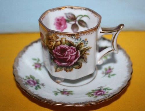 VINTAGE FRED ROBERTS CO. 3 FOOTED OCTAGONAL-SHAPED CHINA TEA CUP & SAUCER - Picture 2 of 10