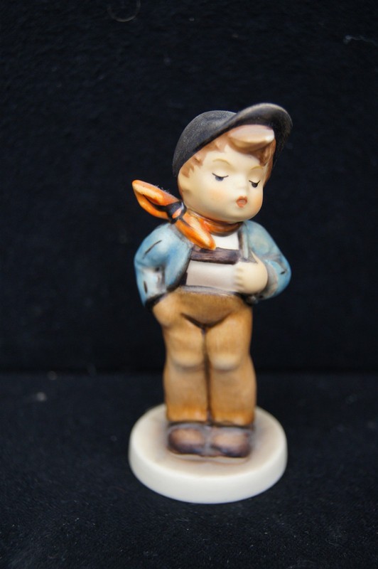 HUMMEL GOEBEL Porcelain Figurine #560 Lucky Fellow 3 5/8" TMK-7