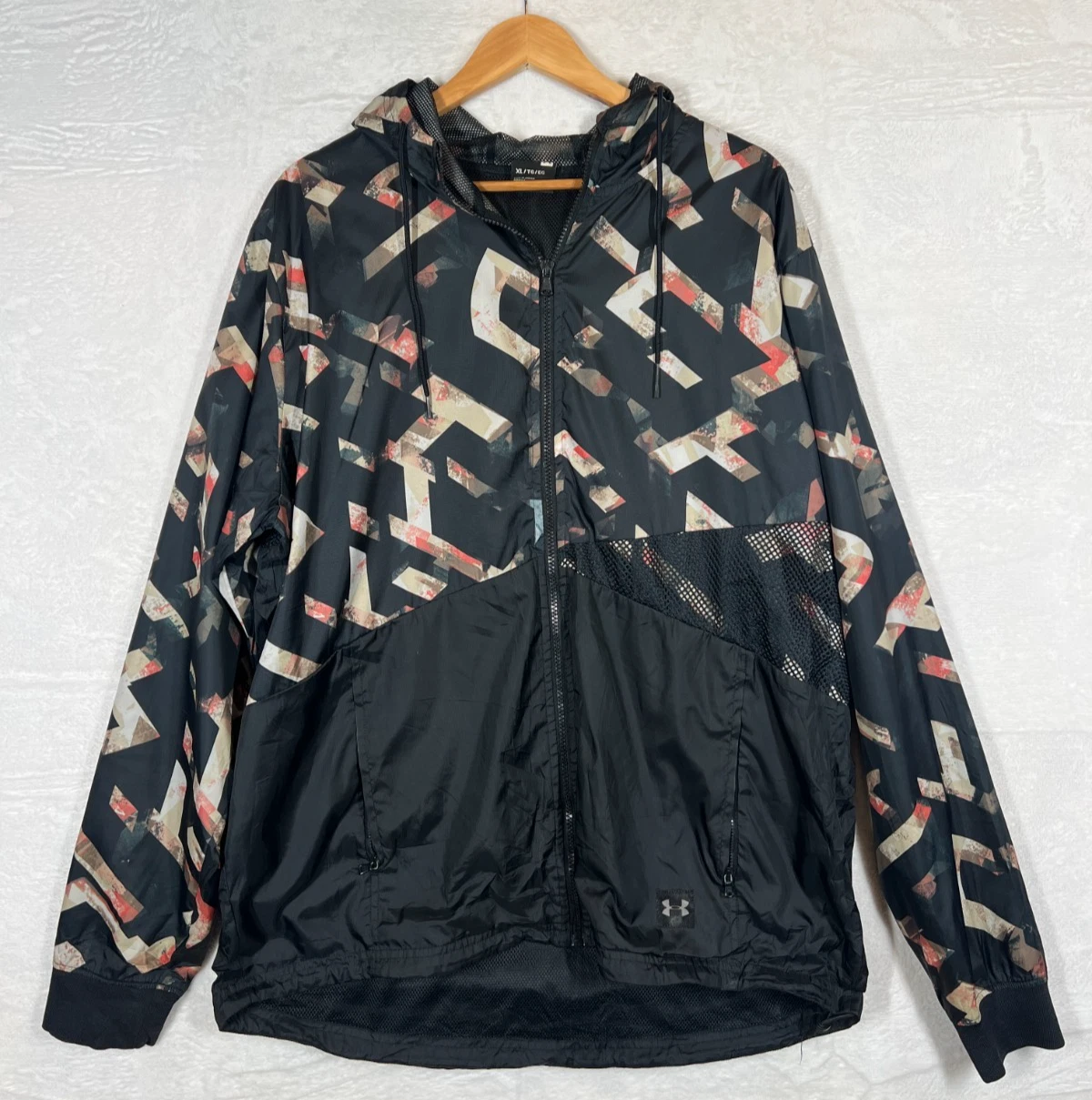 Under Armour Windbreaker Jacket Mens XL Black Patterned Hooded Shell