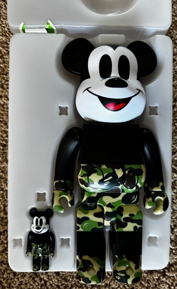 BE@RBRICK BAPE × Disney Mickey 100% y 400% Set Camuflaje “90 Años” con Caja Foto 2 de 4