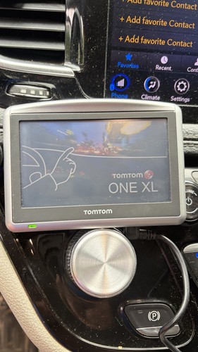 TomTom ONE XL GPS Navigation System 4S00.000 w/ Charger & Samsonite Case
