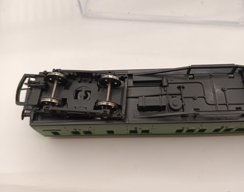 Hornby Brake Third Coach 3563 green - Picture 7 of 8