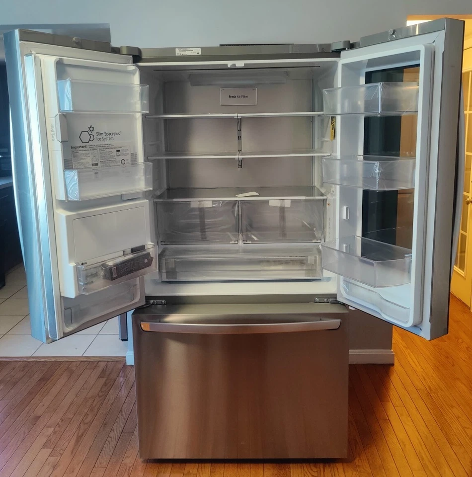 LG 26 cu. Profundidad de mostrador Smart InstaView puerta francesa refrigerador prueba de impresión Foto 3 de 4