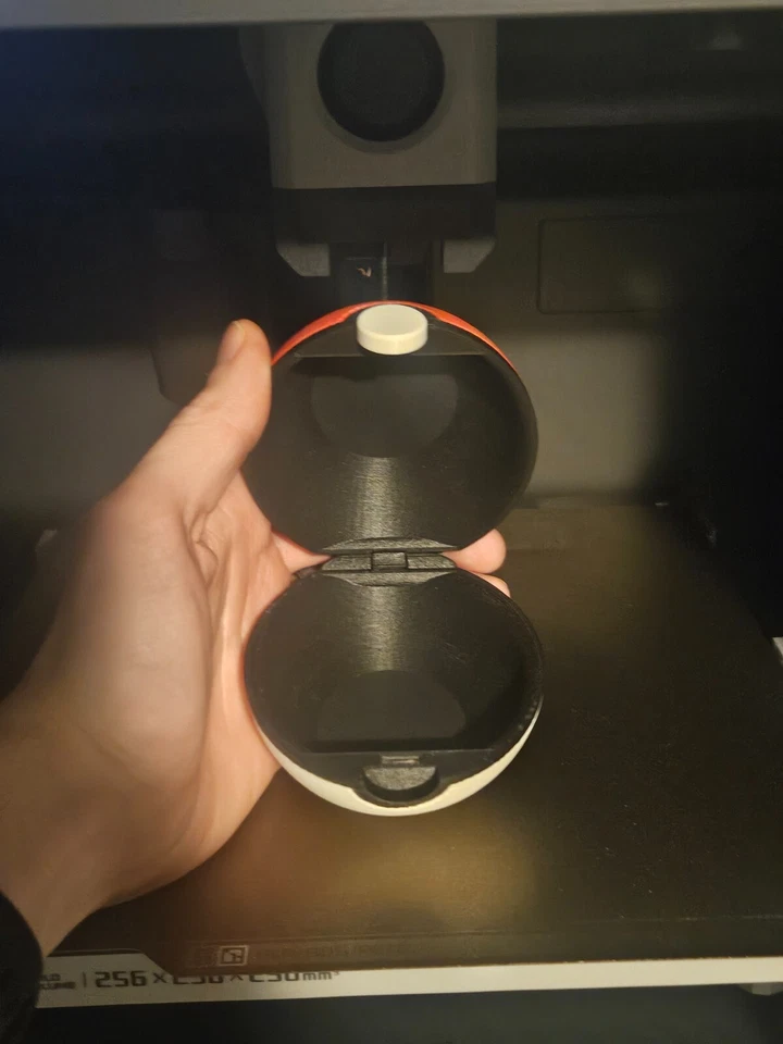 Working Pokeball storage | Strong magnetic clasp - Image 2 of 2