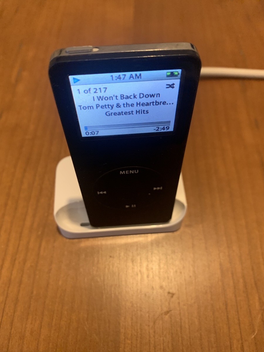 NEW Apple iPod Touch, nano. and iPhone 3G Dock MB484G/A with