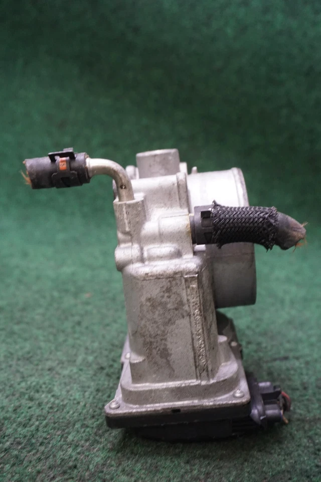 Lexus IS350 2008 3,5 L carrocería del acelerador OEM 2203031040 135.402 millas Foto 4 de 4