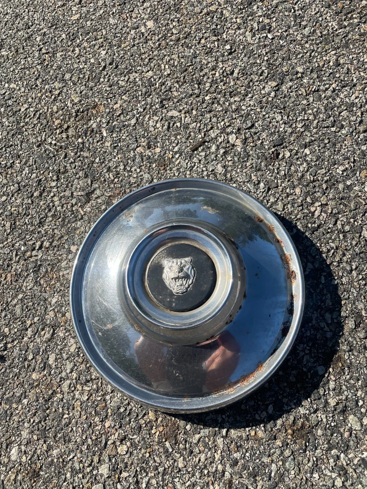 Un genuino 1974 a 1979 Jaguar XJ6 plato perro tapacubos óxido Foto 3 de 4