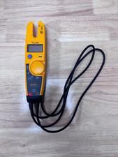 Fluke T5-600 600V Basic Electrical Tester, Automatic AC/DC Voltage Meter