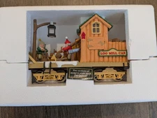 Dillard's Trimmings New Bright Train Accessory Log Mill Car *Tested* *Works*