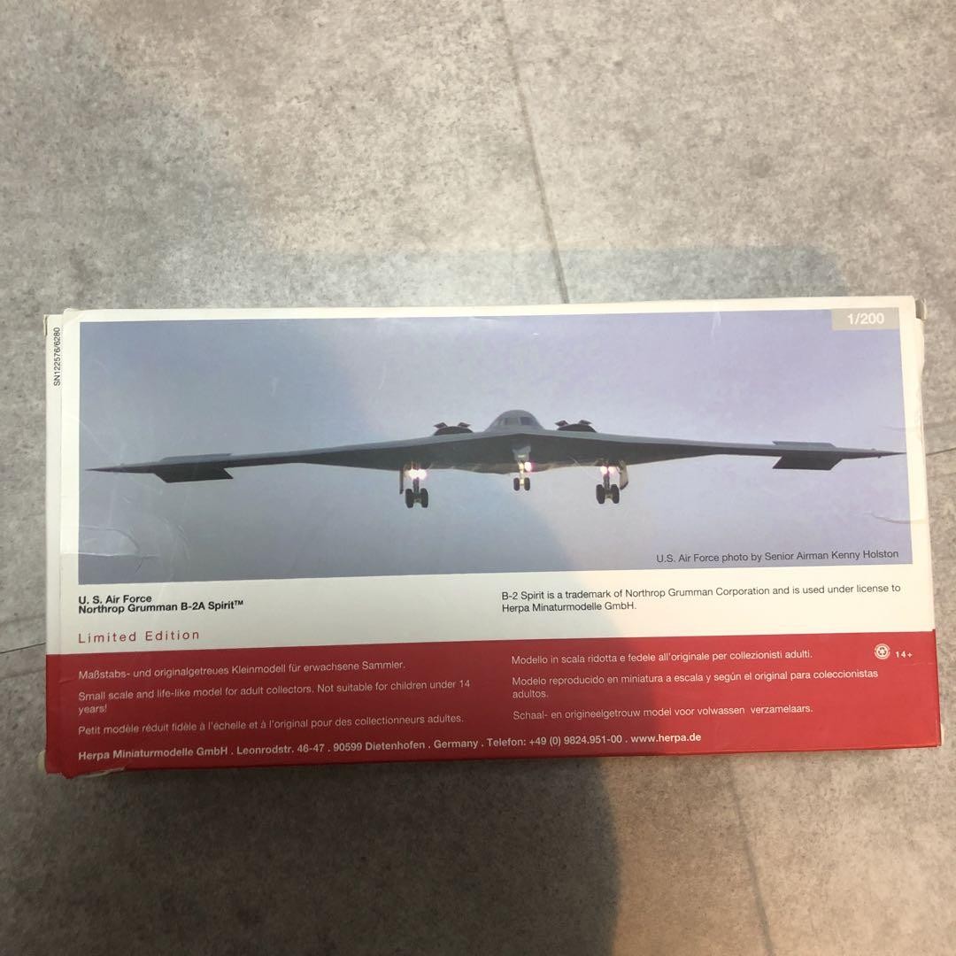 herpa 1/200 米空軍 B-2爆撃機 limited edition Herpa 1/200 US Air Force B2 Bomber Diecast Model Limited