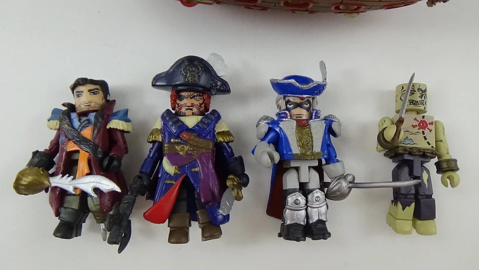 Lote de figuras sueltas de Calico Jack's Pirate Raiders Minimates #693 Foto 2 de 4