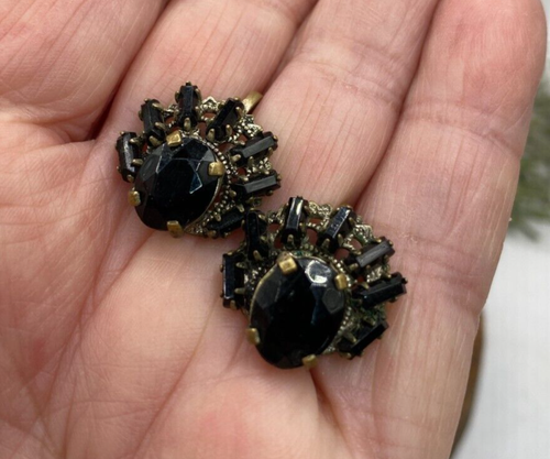 Antique Czechoslovakian, prong set, black jet, screw back earrings - Picture 2 of 7
